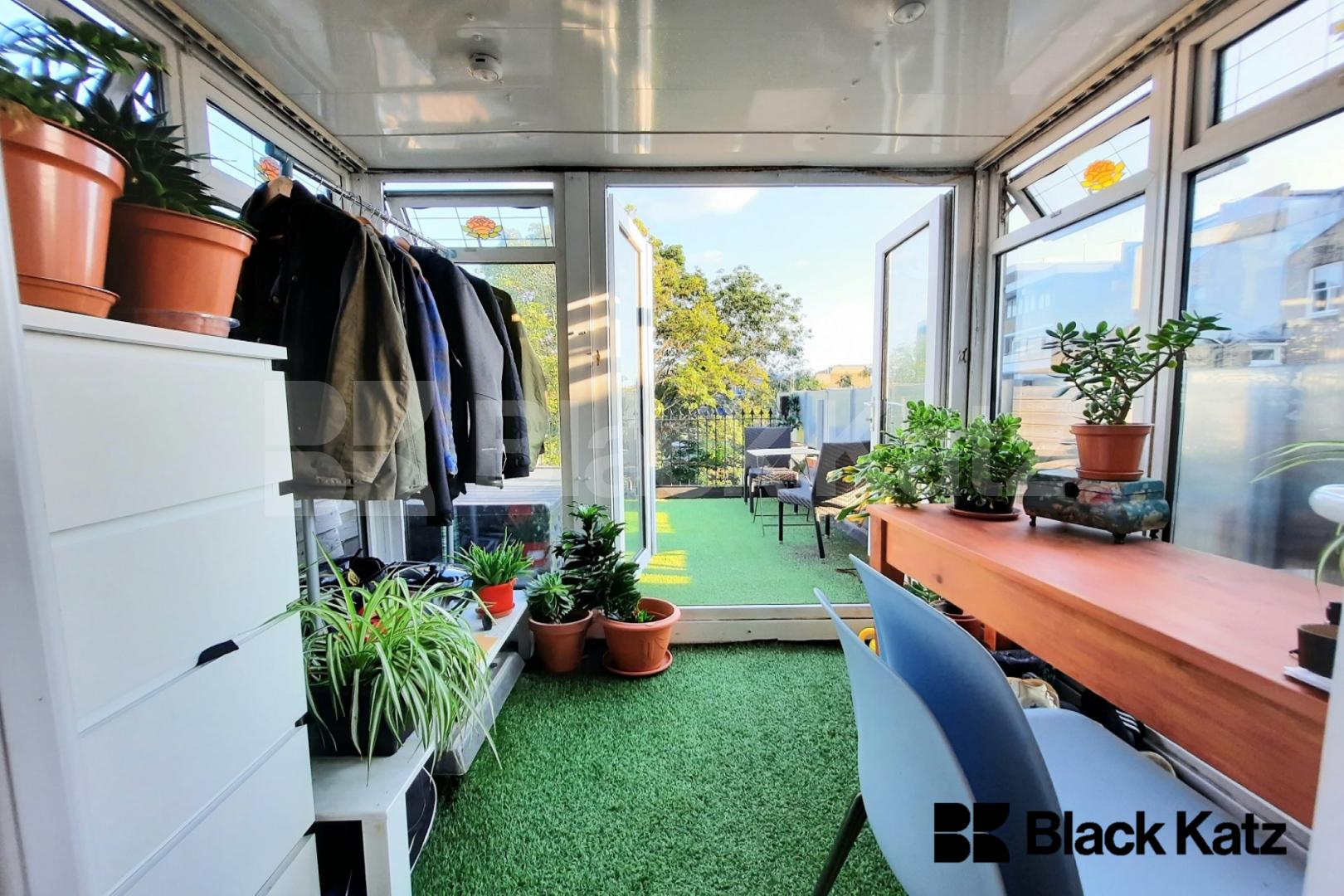 Modern Studio With Terrace & all Bills Included Lavender Hill , Clapham Junction 